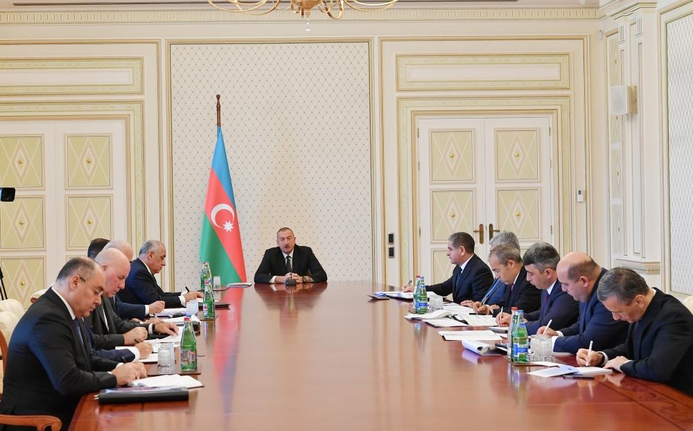 President Ilham Aliyev chairs meeting on country's socio-economic field (PHOTO)