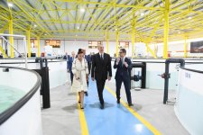 President Aliyev, first lady Mehriban Aliyeva familiarized themselves with production process at NaraMIZ fish farm in Pirallahi district (PHOTO)