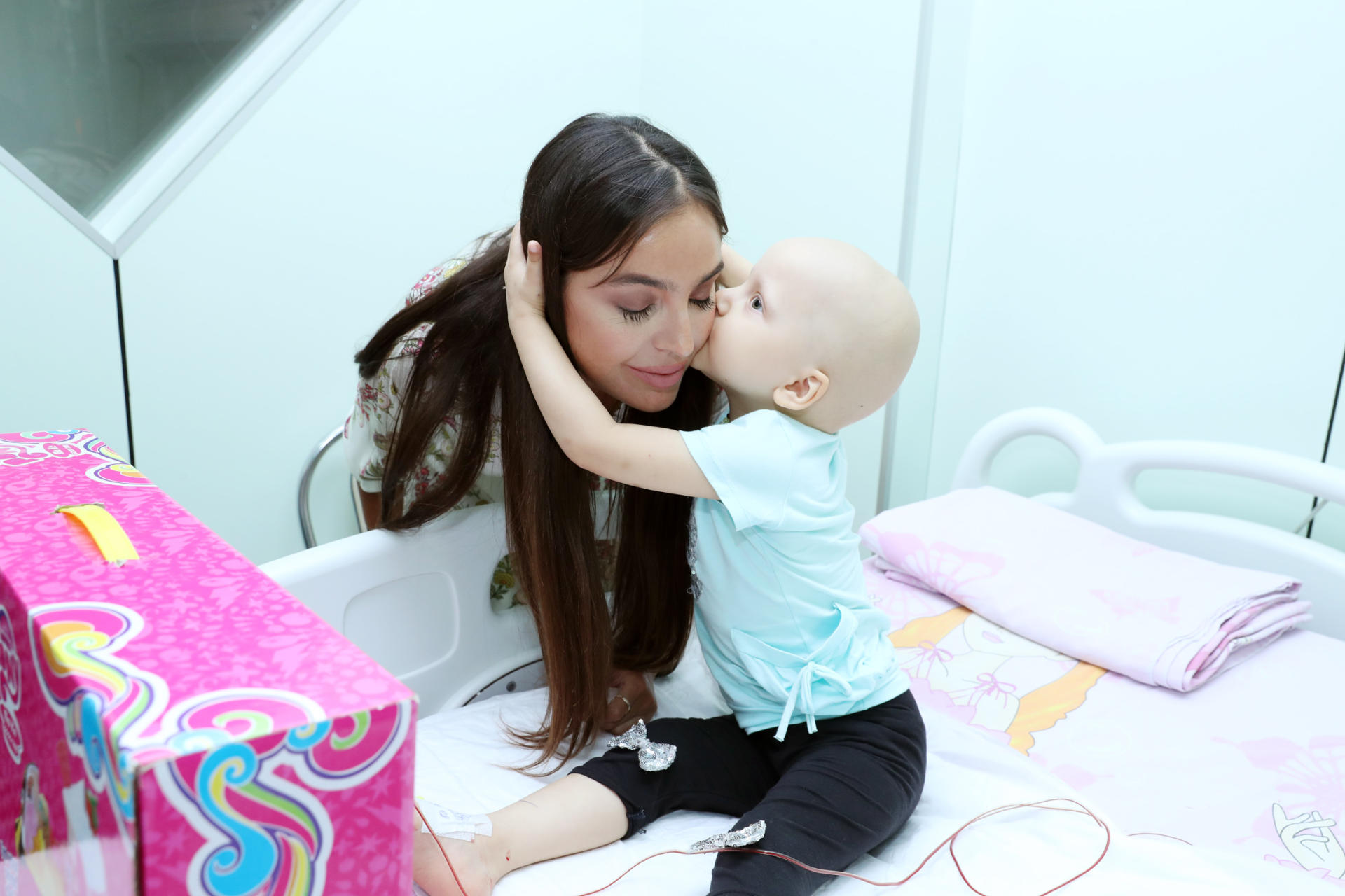 Vice-President of Heydar Aliyev Foundation Leyla Aliyeva visits several medical centers in Baku (PHOTO)
