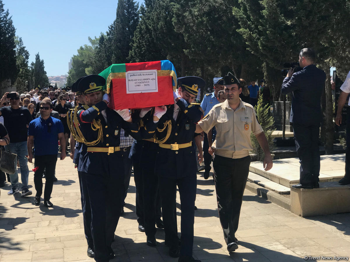 Farewell ceremony for pilot of Azerbaijani crashed MiG-29 aircraft underway (PHOTO)