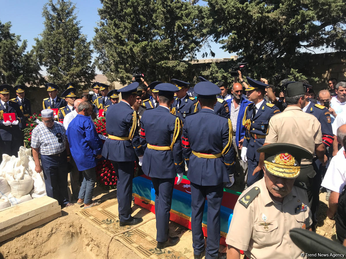 Farewell ceremony for pilot of Azerbaijani crashed MiG-29 aircraft underway (PHOTO)