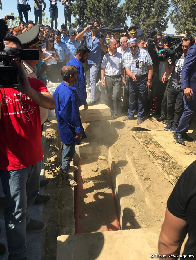 Farewell ceremony for pilot of Azerbaijani crashed MiG-29 aircraft underway (PHOTO)