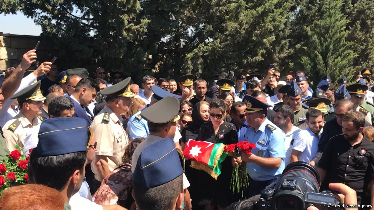 Farewell ceremony for pilot of Azerbaijani crashed MiG-29 aircraft underway (PHOTO)