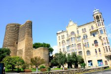Baku’s Mysterious Tower (PHOTO)
