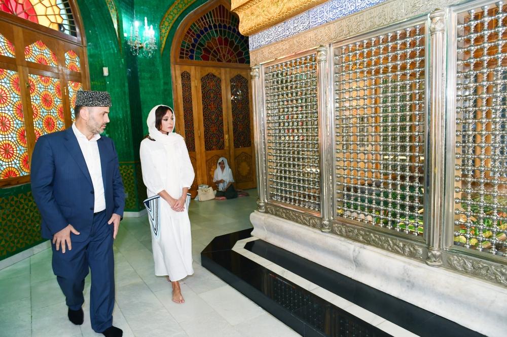 First Vice-President Mehriban Aliyeva presented with Quran at Bibiheybet shrine