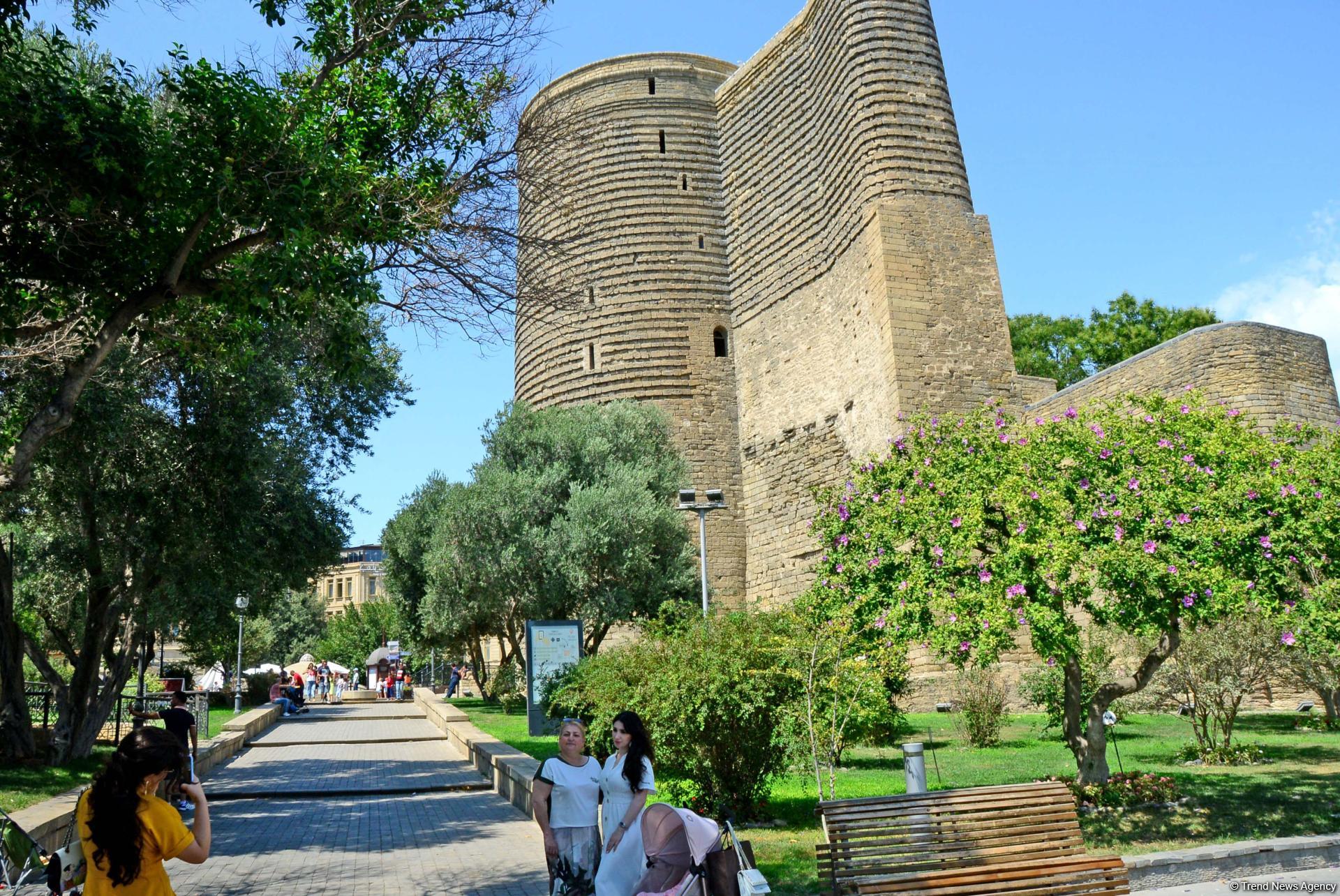 Baku’s Mysterious Tower (PHOTO)