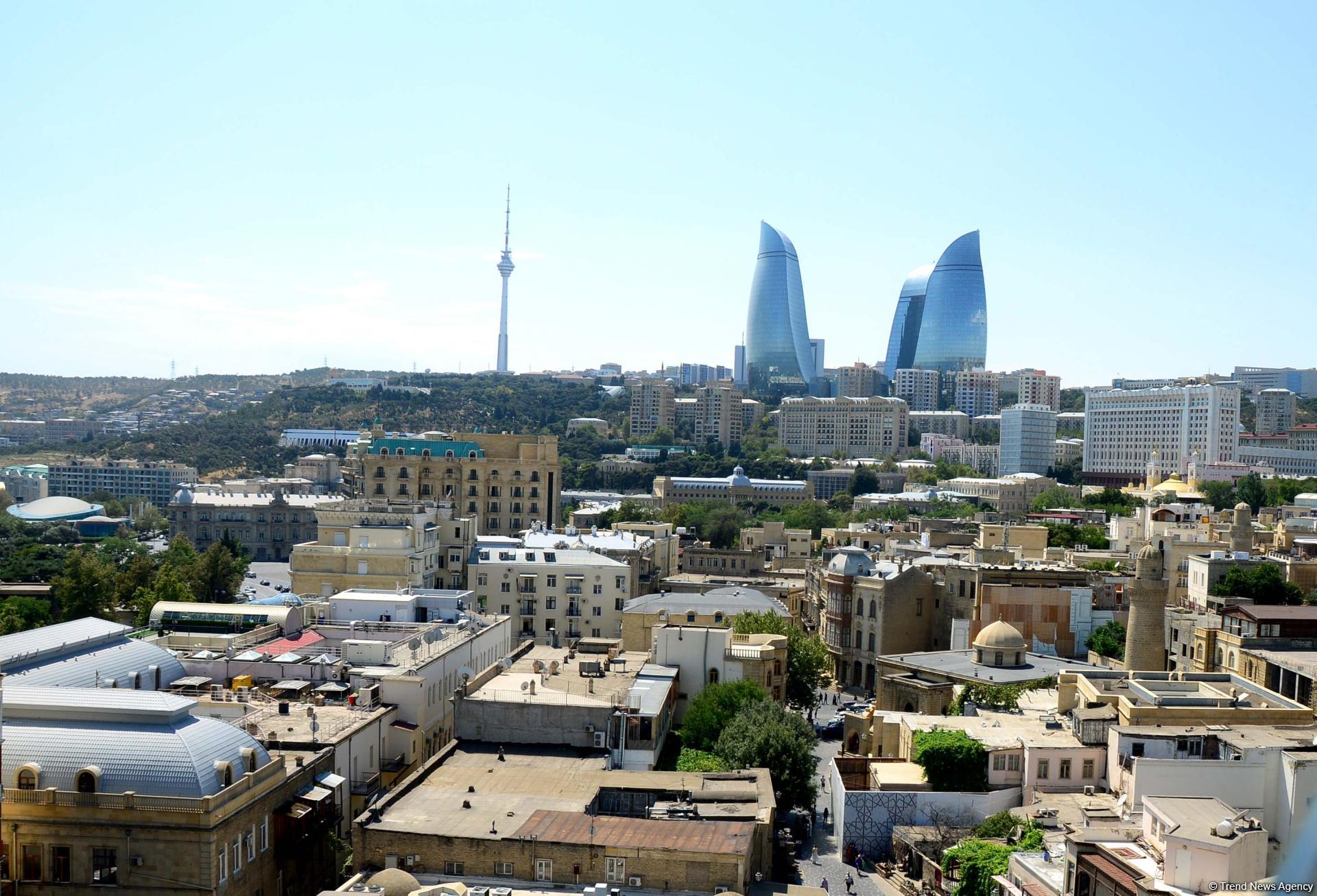Baku’s Mysterious Tower (PHOTO)