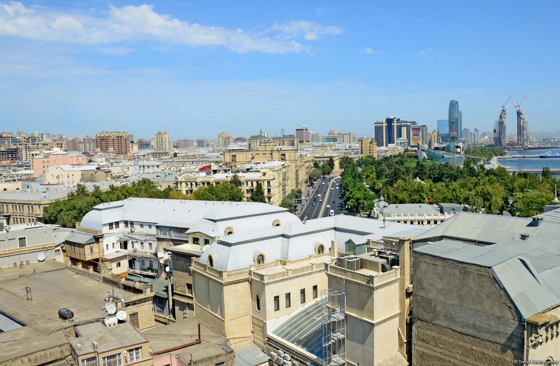 Baku’s Mysterious Tower (PHOTO)