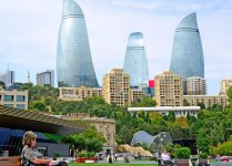 The boulevard: Baku’s "diamond necklace" (PHOTO)