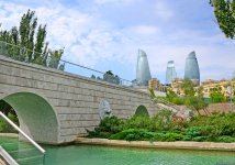 The boulevard: Baku’s "diamond necklace" (PHOTO)