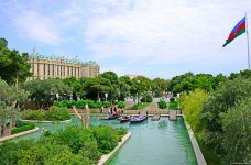 The boulevard: Baku’s "diamond necklace" (PHOTO)