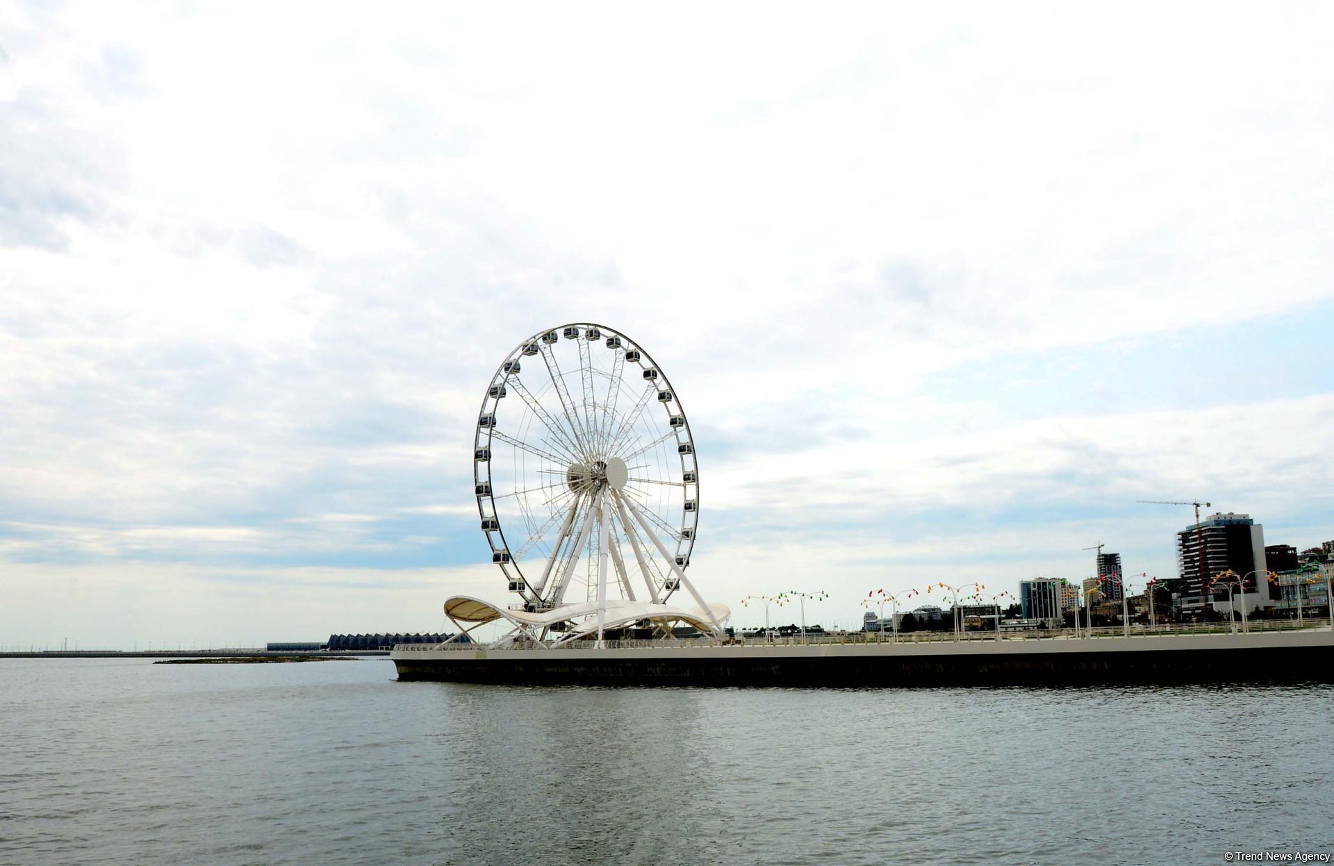 The boulevard: Baku’s "diamond necklace" (PHOTO)