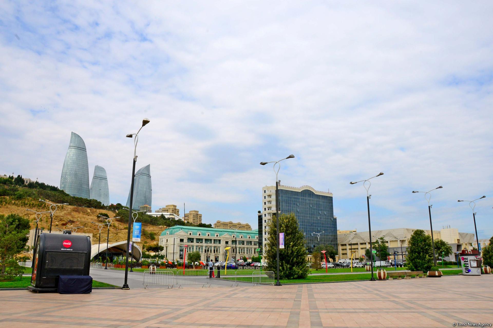 The boulevard: Baku’s "diamond necklace" (PHOTO)