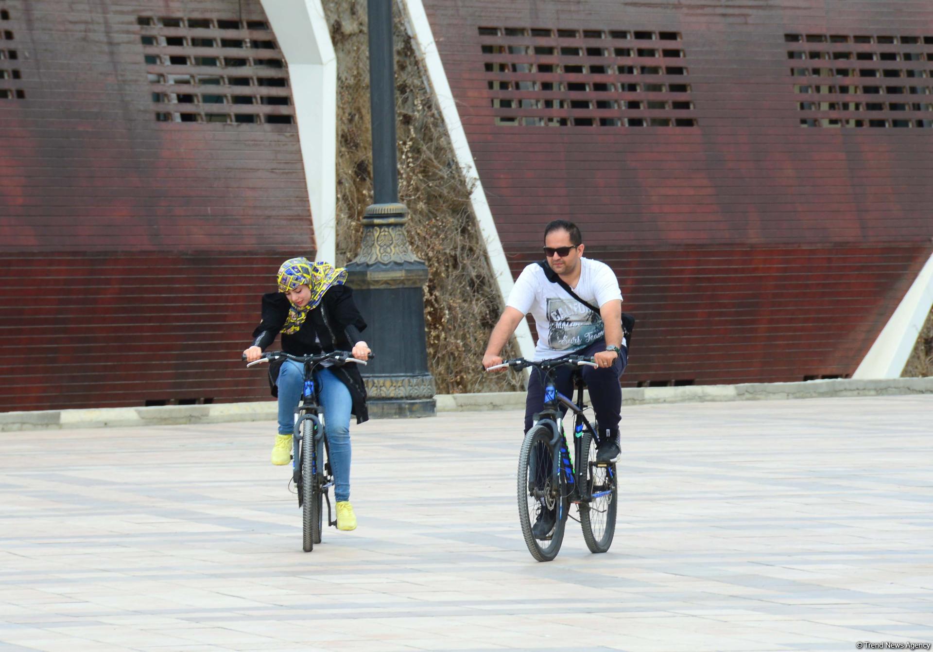 The boulevard: Baku’s "diamond necklace" (PHOTO)