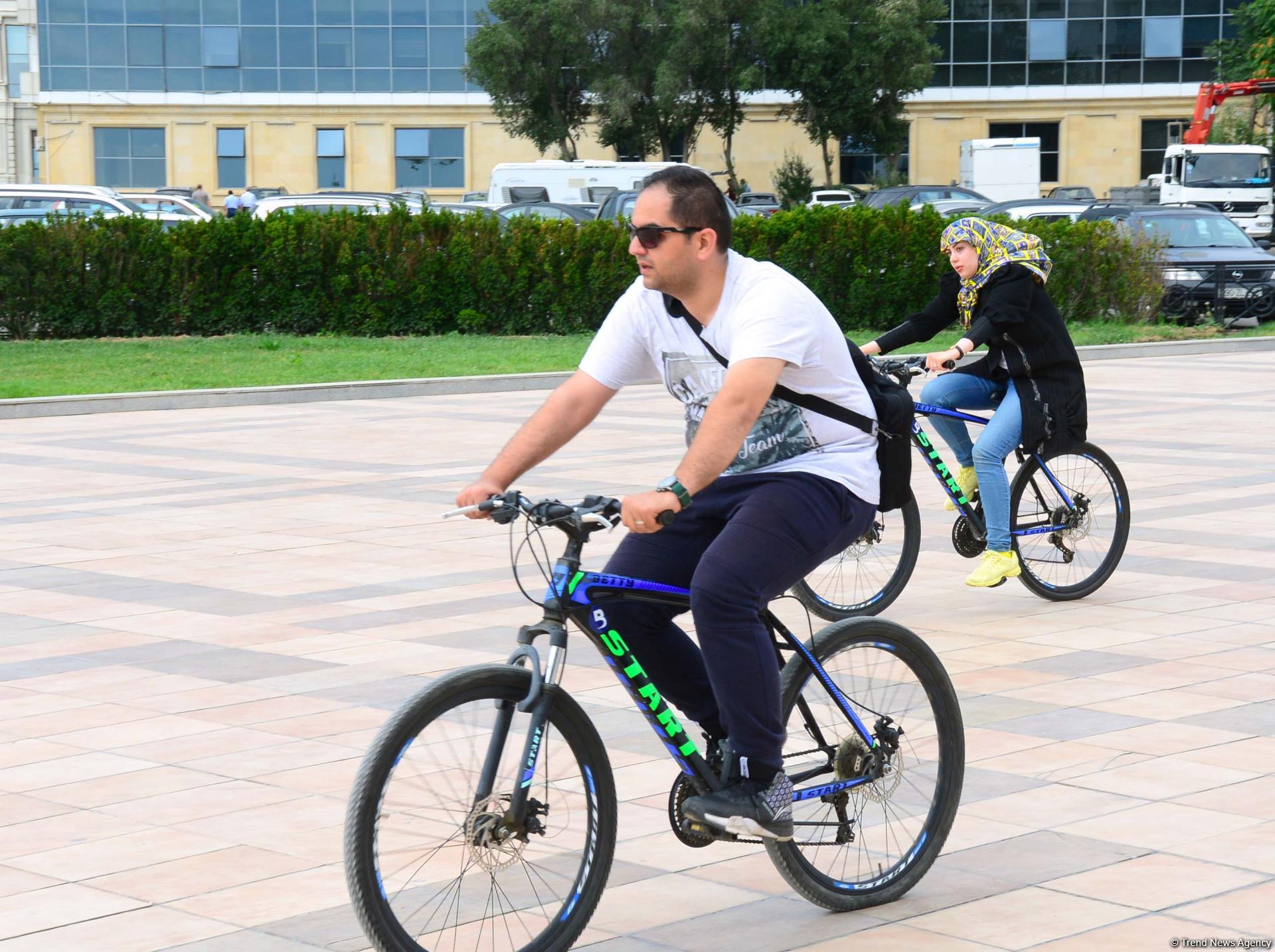 The boulevard: Baku’s "diamond necklace" (PHOTO)