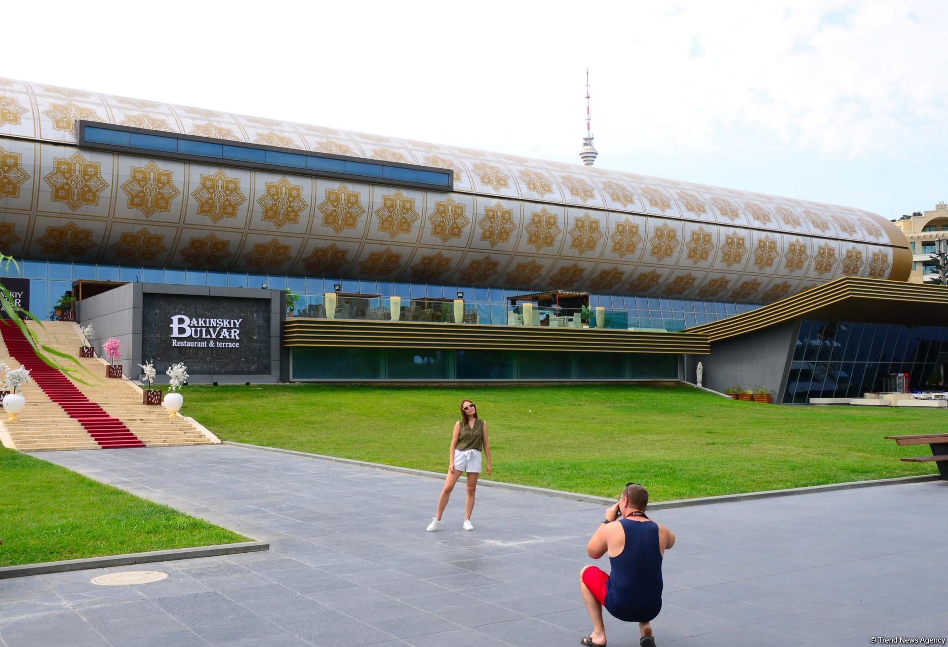 The boulevard: Baku’s "diamond necklace" (PHOTO)
