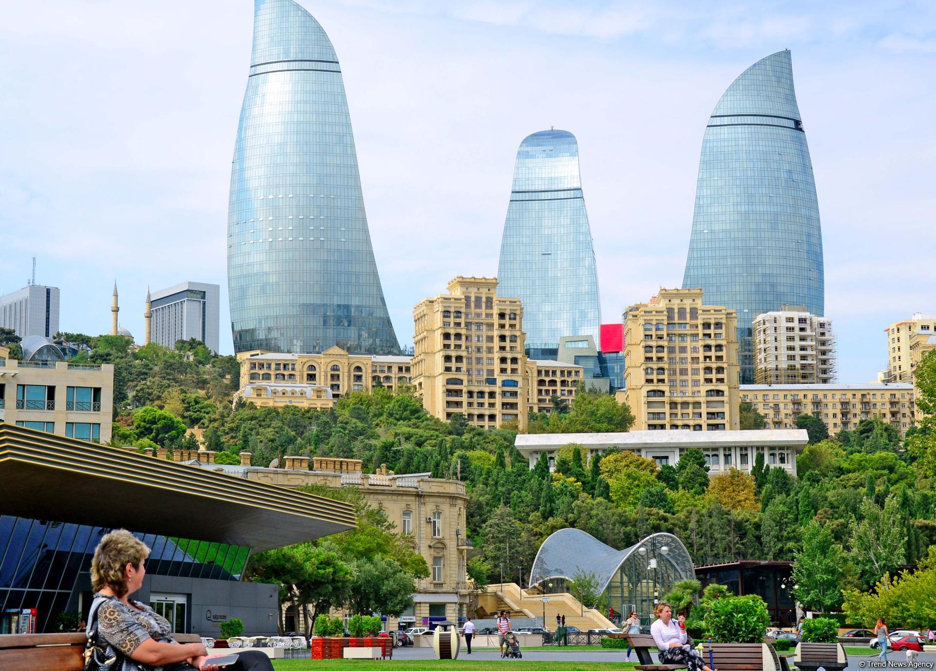 The boulevard: Baku’s "diamond necklace" (PHOTO)