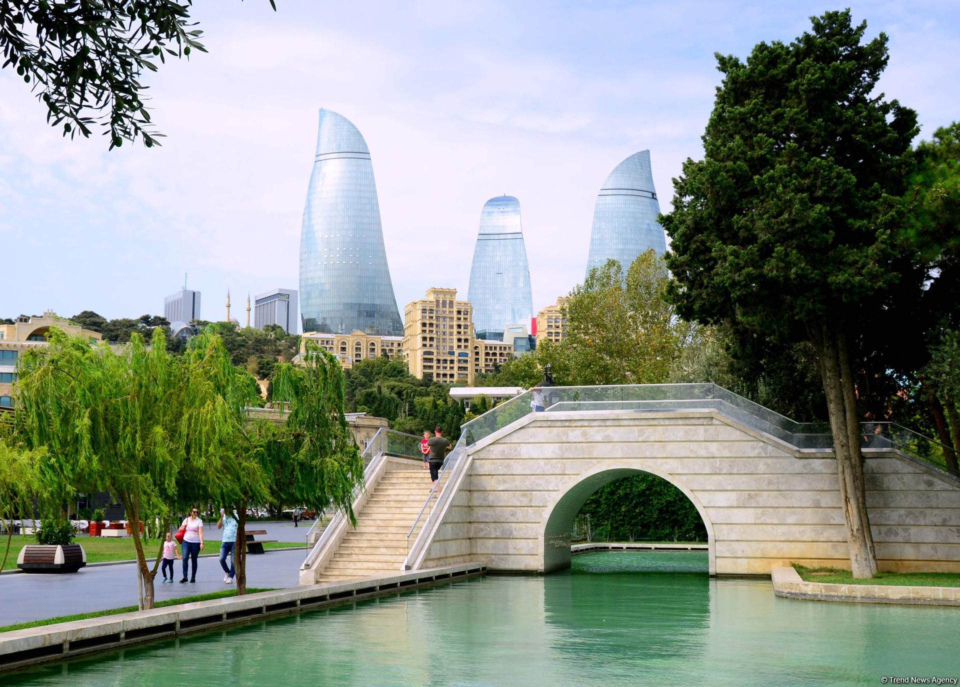 The boulevard: Baku’s "diamond necklace" (PHOTO)