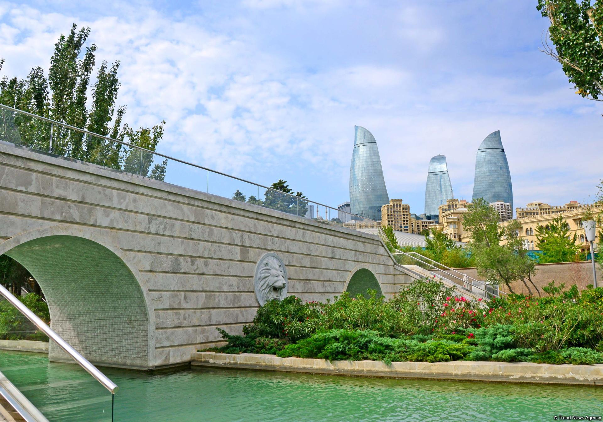 The boulevard: Baku’s "diamond necklace" (PHOTO)