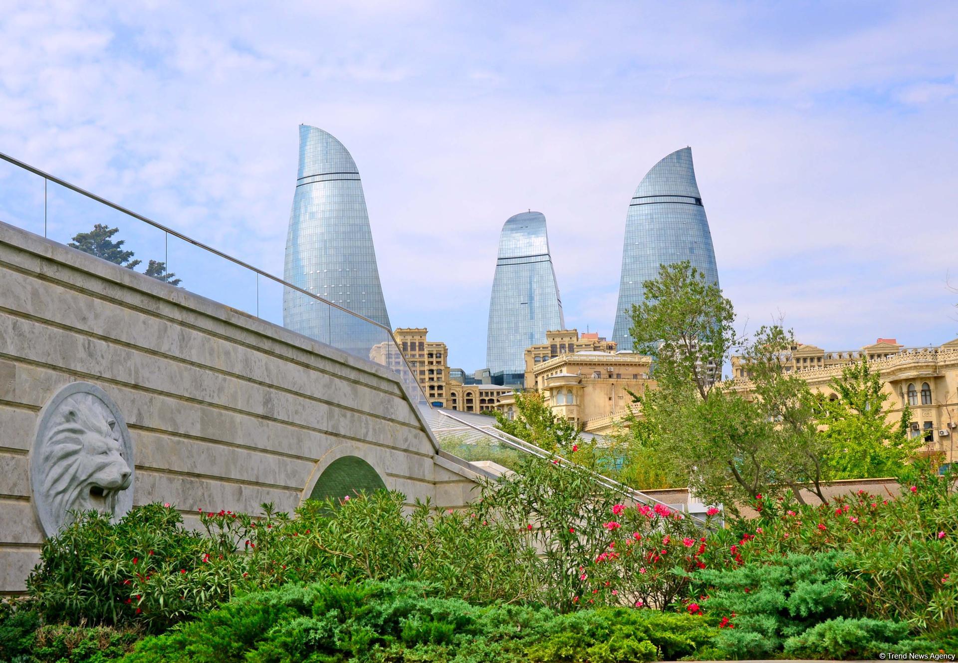 The boulevard: Baku’s "diamond necklace" (PHOTO)