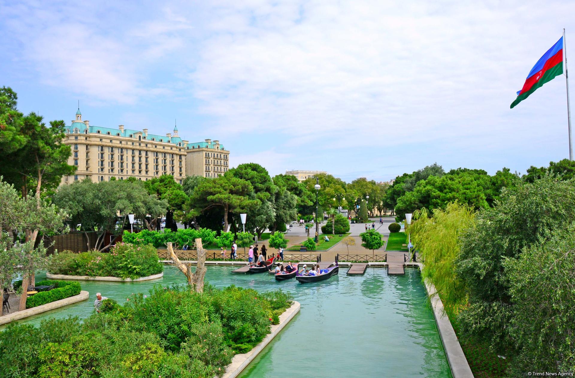 The boulevard: Baku’s "diamond necklace" (PHOTO)
