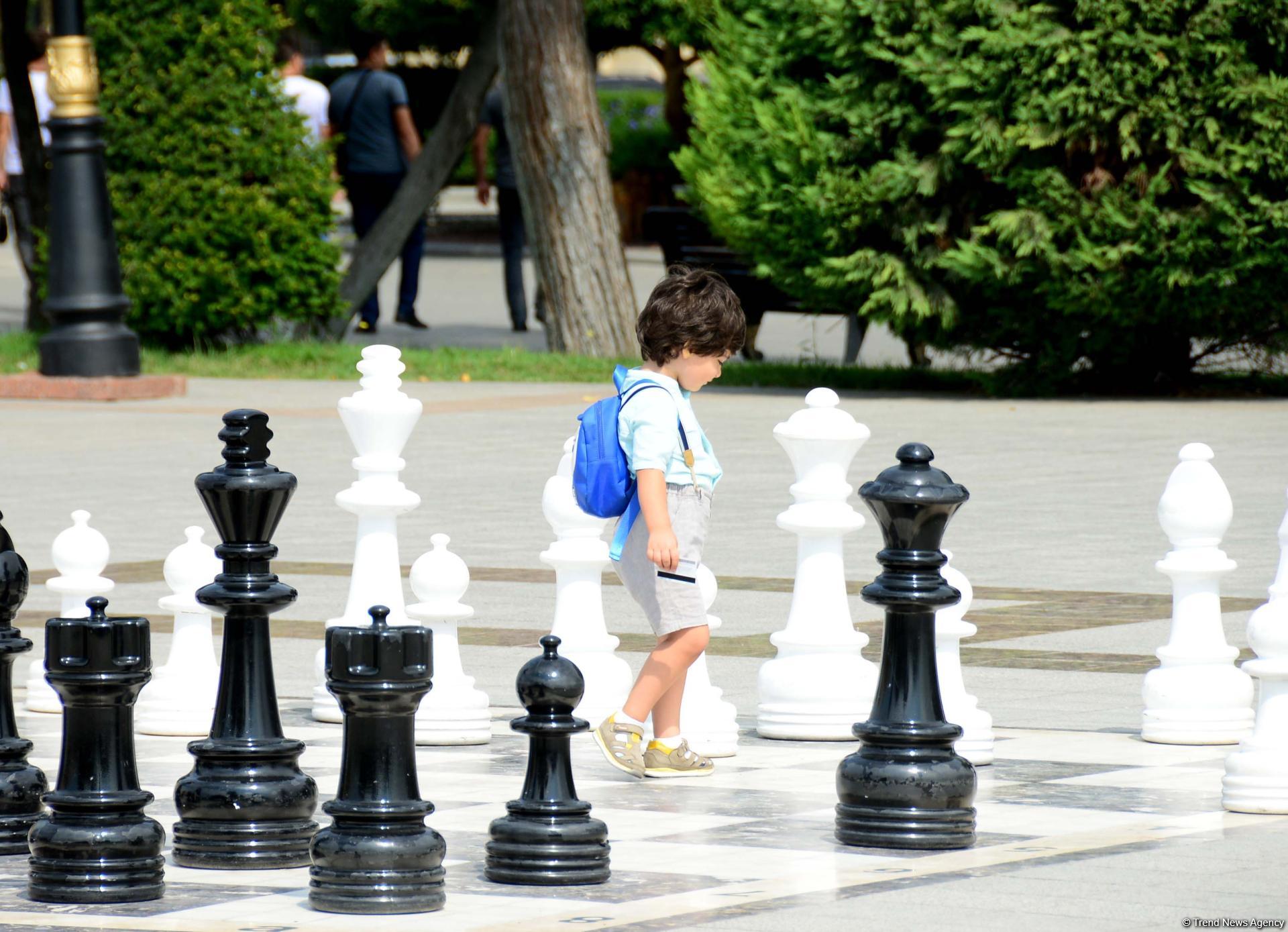 The boulevard: Baku’s "diamond necklace" (PHOTO)
