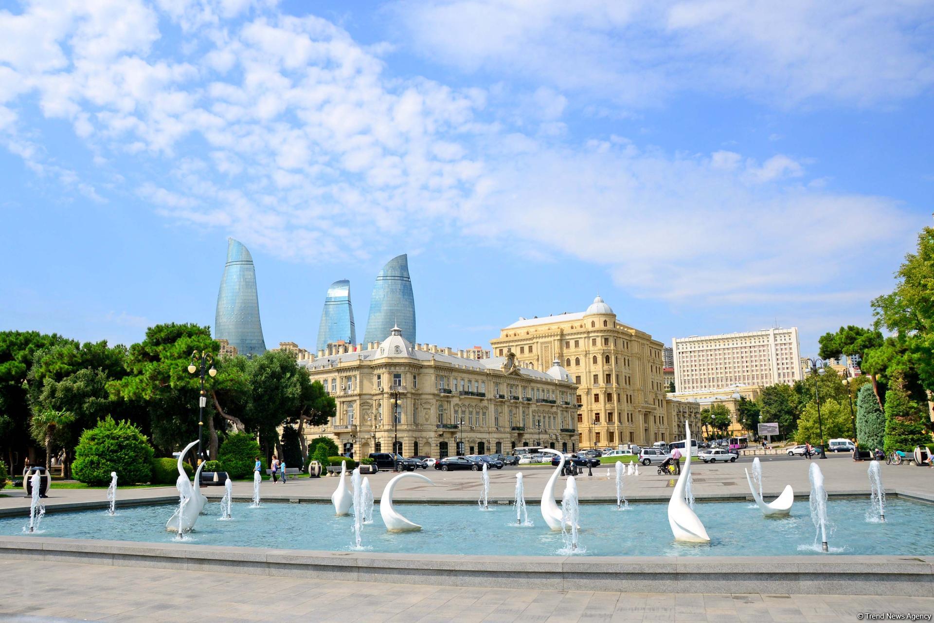 The boulevard: Baku’s "diamond necklace" (PHOTO)