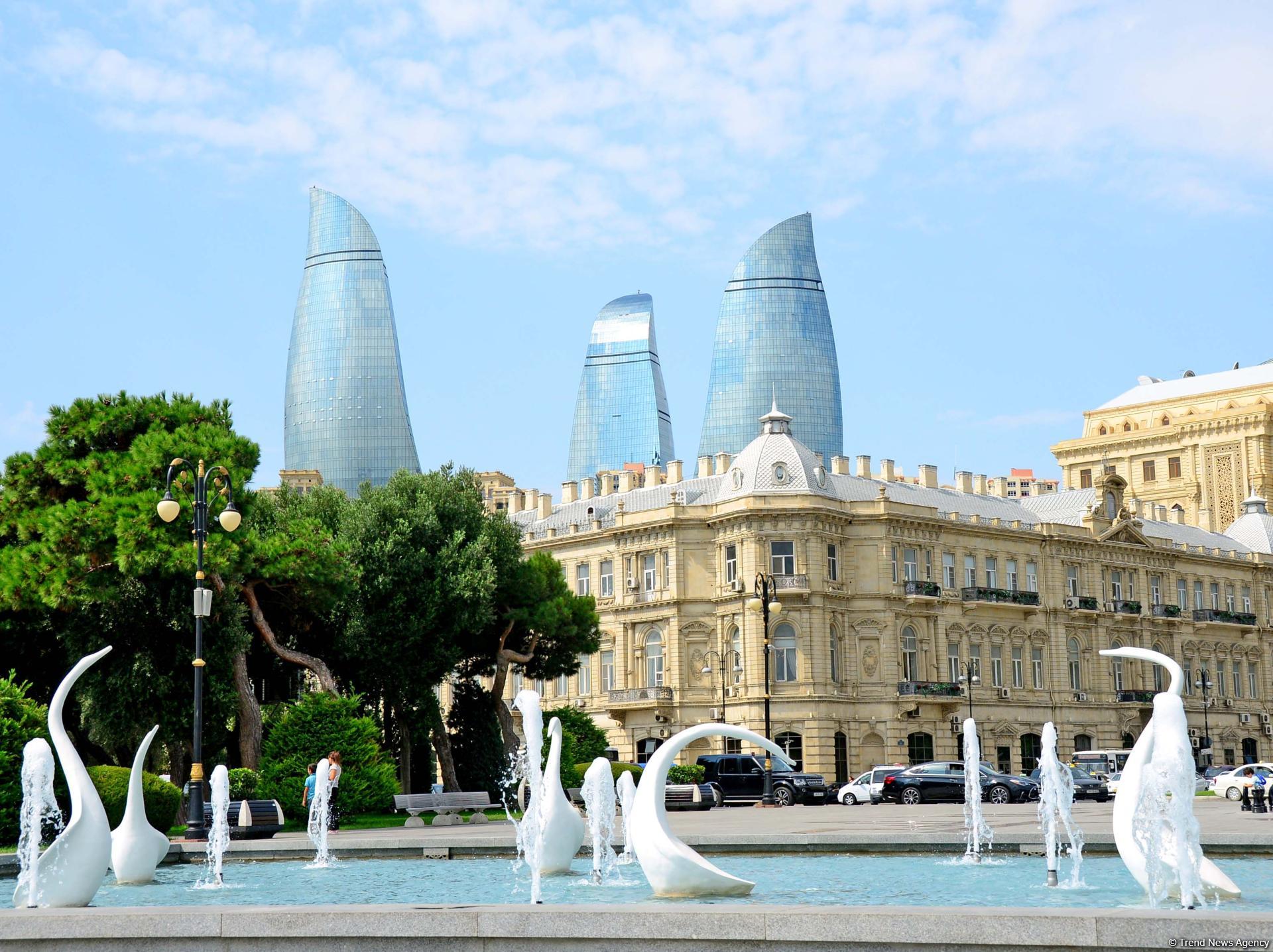 The boulevard: Baku’s "diamond necklace" (PHOTO)