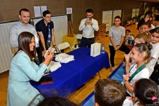 World champion gymnast meets children with disabilities in Baku (PHOTO)