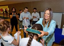 World champion gymnast meets children with disabilities in Baku (PHOTO)