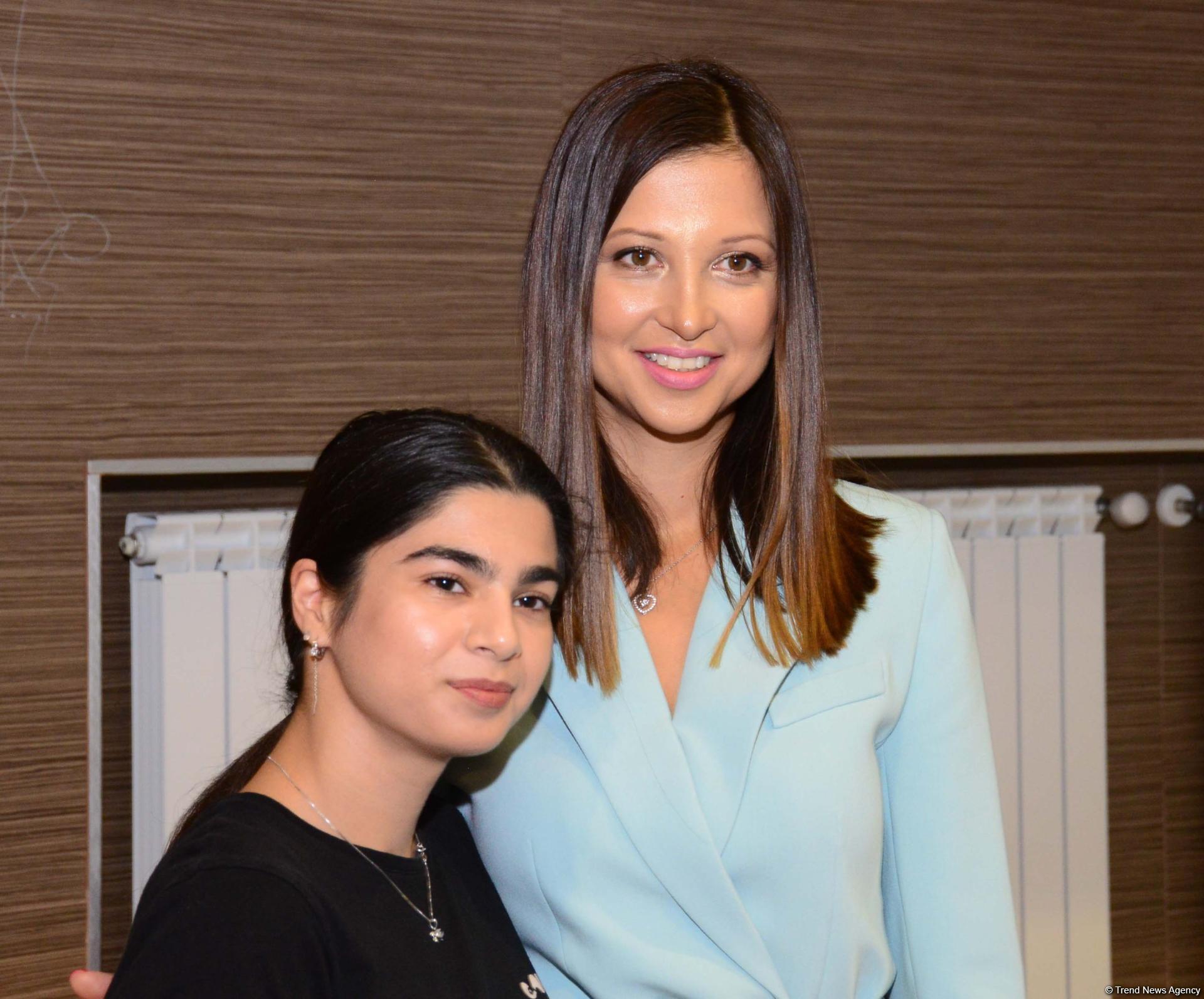 World champion gymnast meets children with disabilities in Baku (PHOTO)