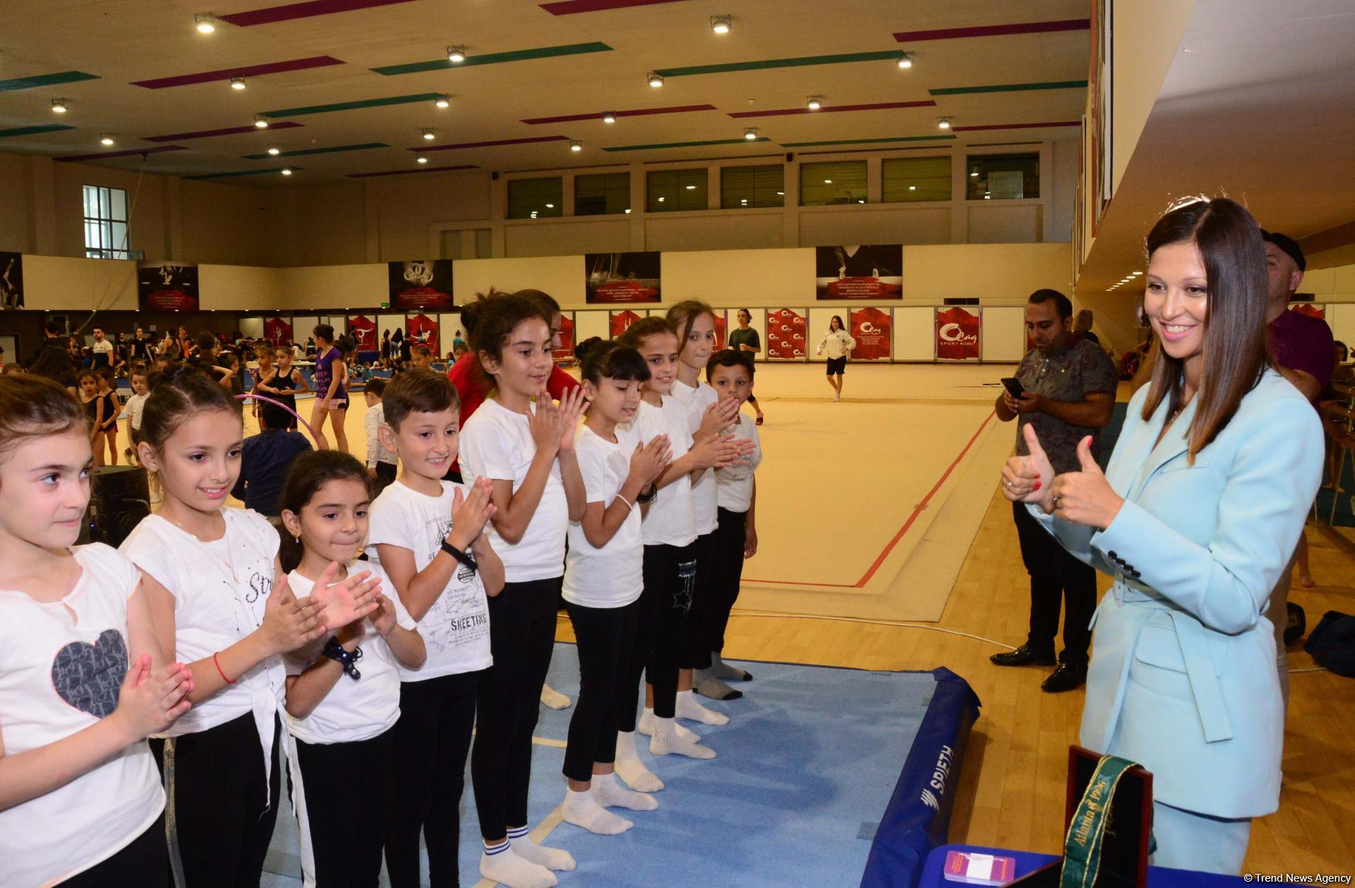 World champion gymnast meets children with disabilities in Baku (PHOTO)
