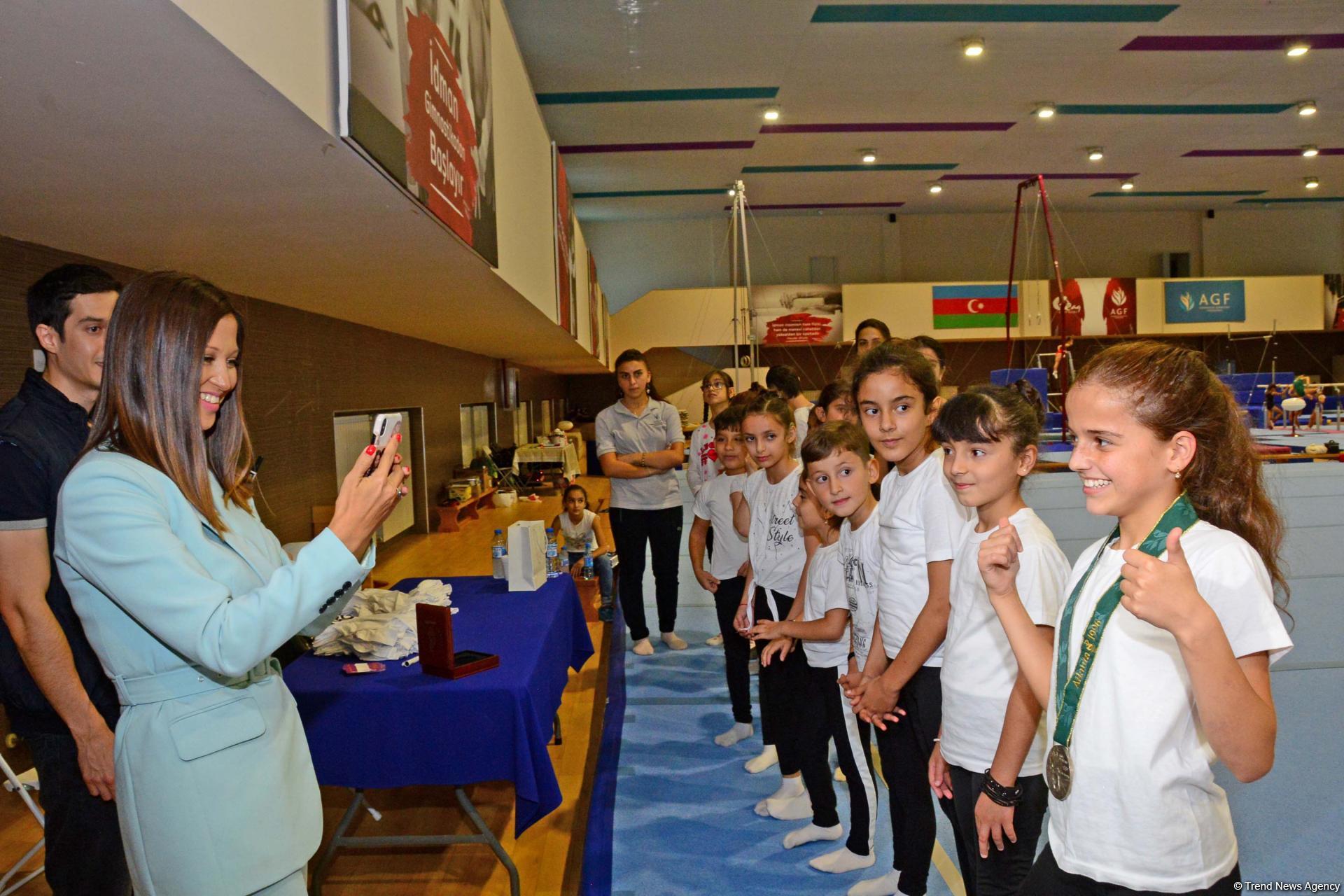 World champion gymnast meets children with disabilities in Baku (PHOTO)