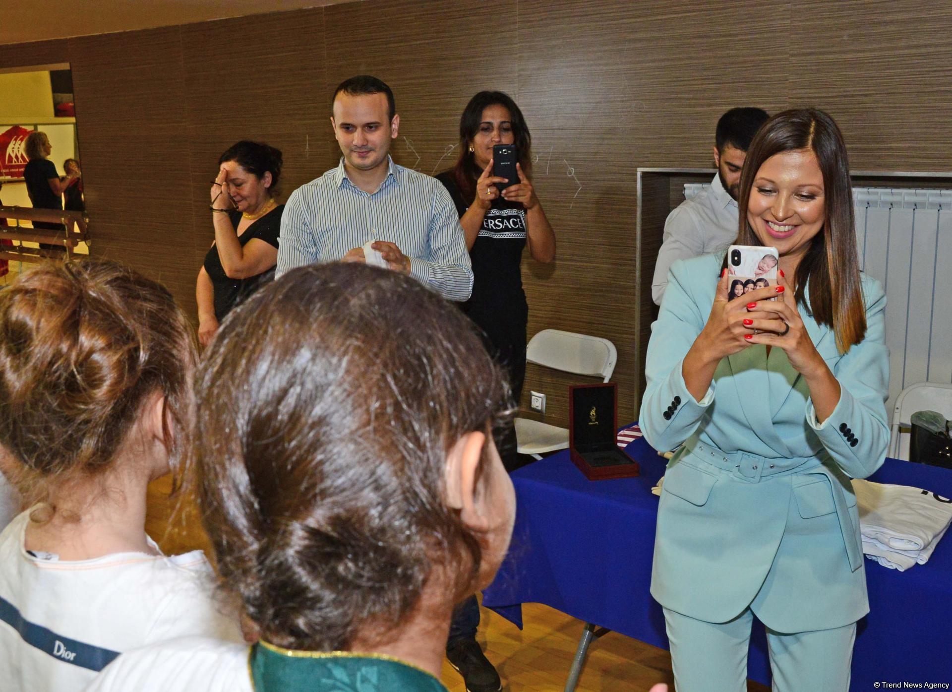 World champion gymnast meets children with disabilities in Baku (PHOTO)