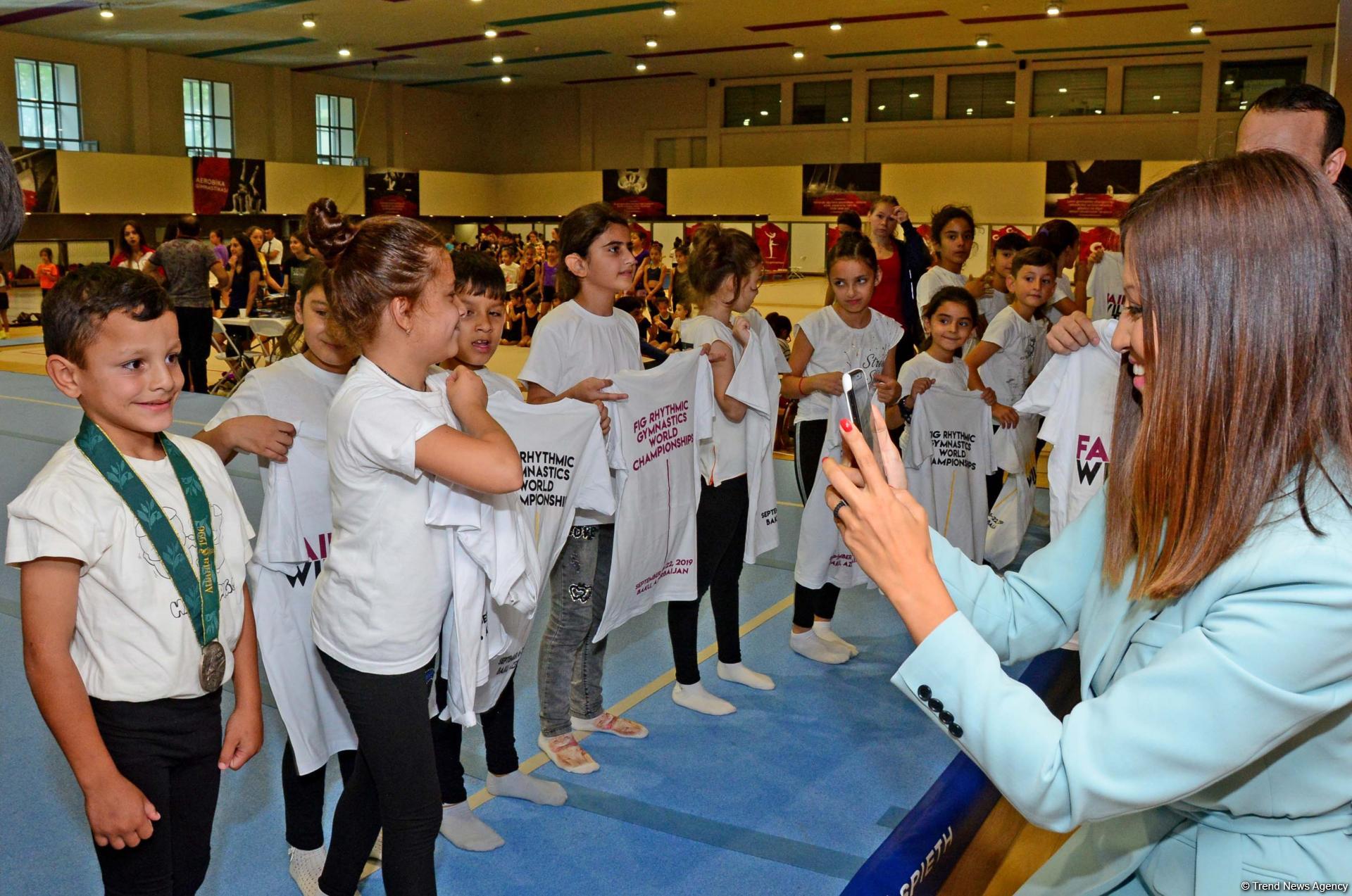 World champion gymnast meets children with disabilities in Baku (PHOTO)