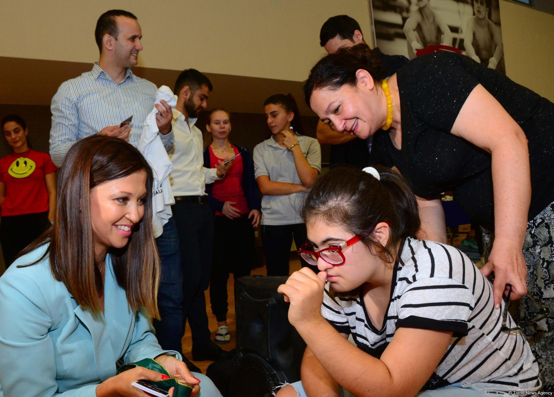 World champion gymnast meets children with disabilities in Baku (PHOTO)