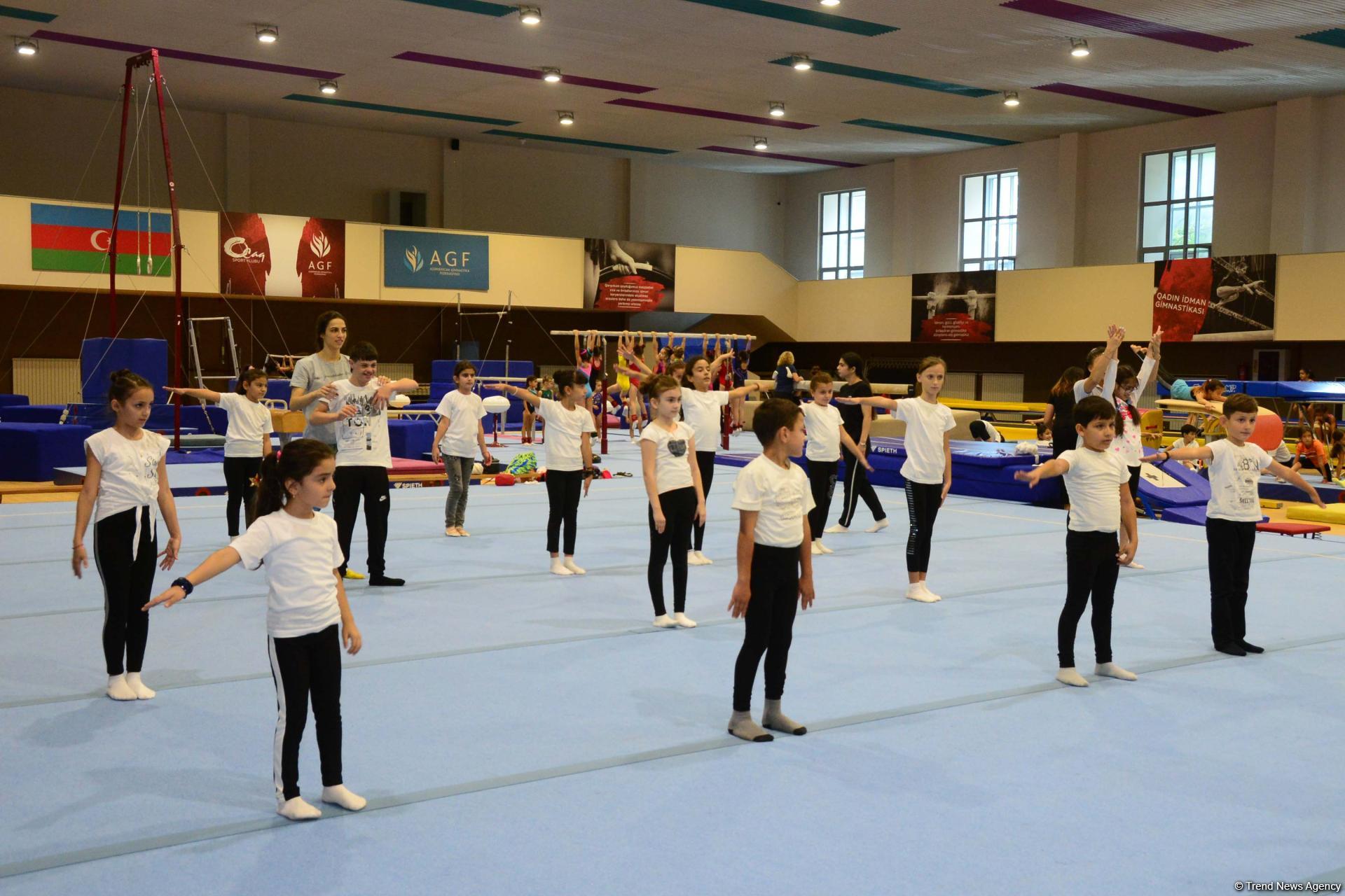 World champion gymnast meets children with disabilities in Baku (PHOTO)
