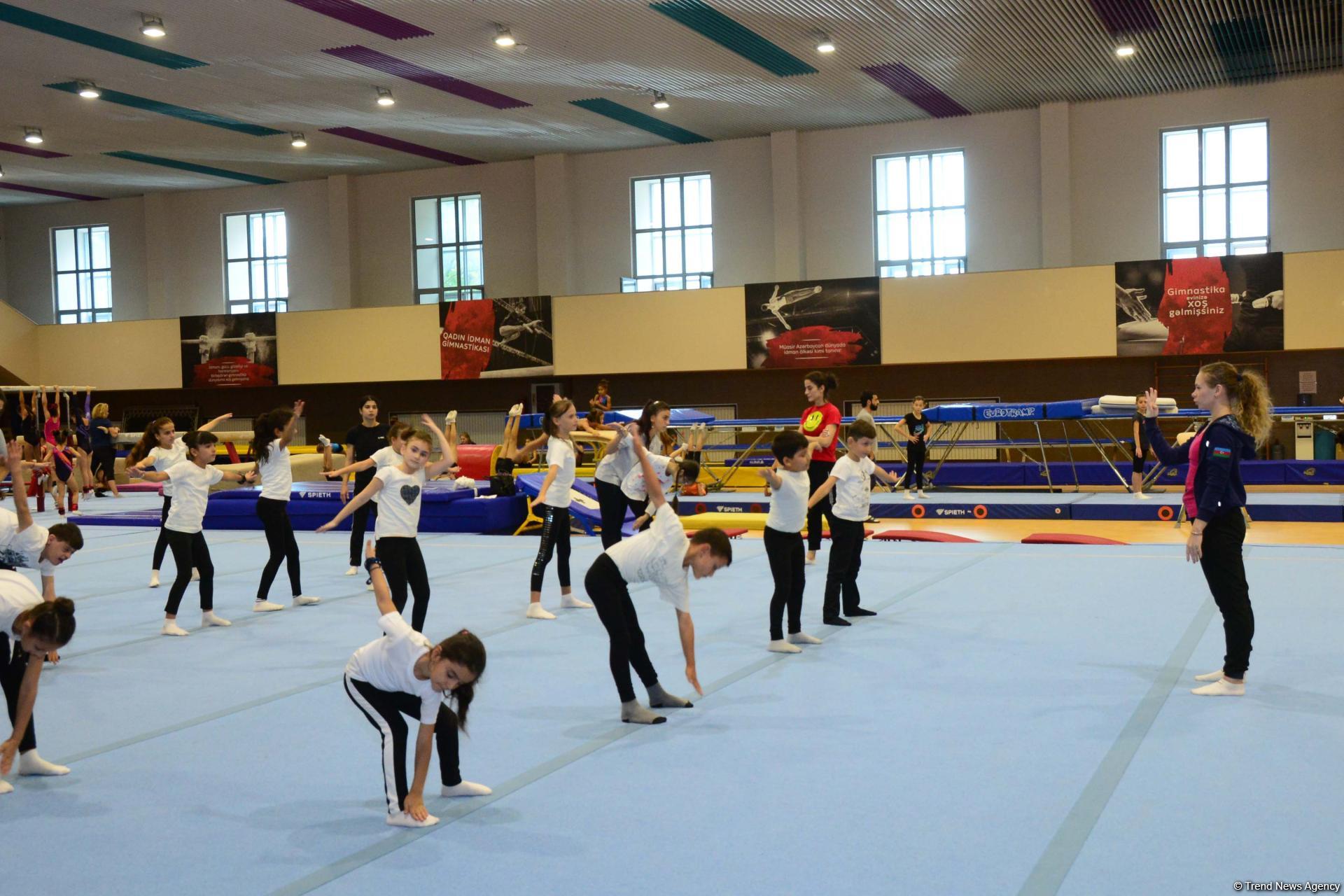 World champion gymnast meets children with disabilities in Baku (PHOTO)