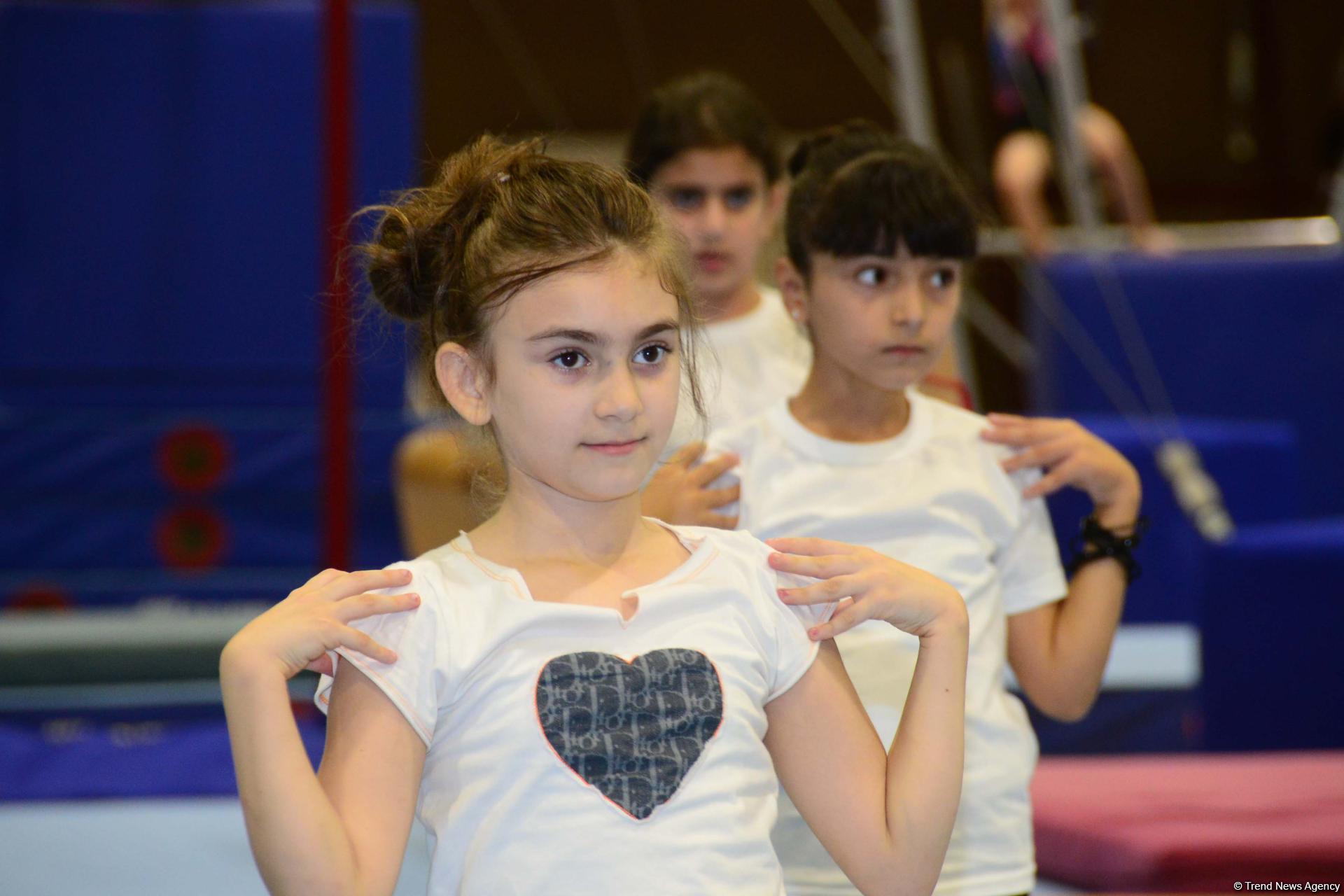 World champion gymnast meets children with disabilities in Baku (PHOTO)