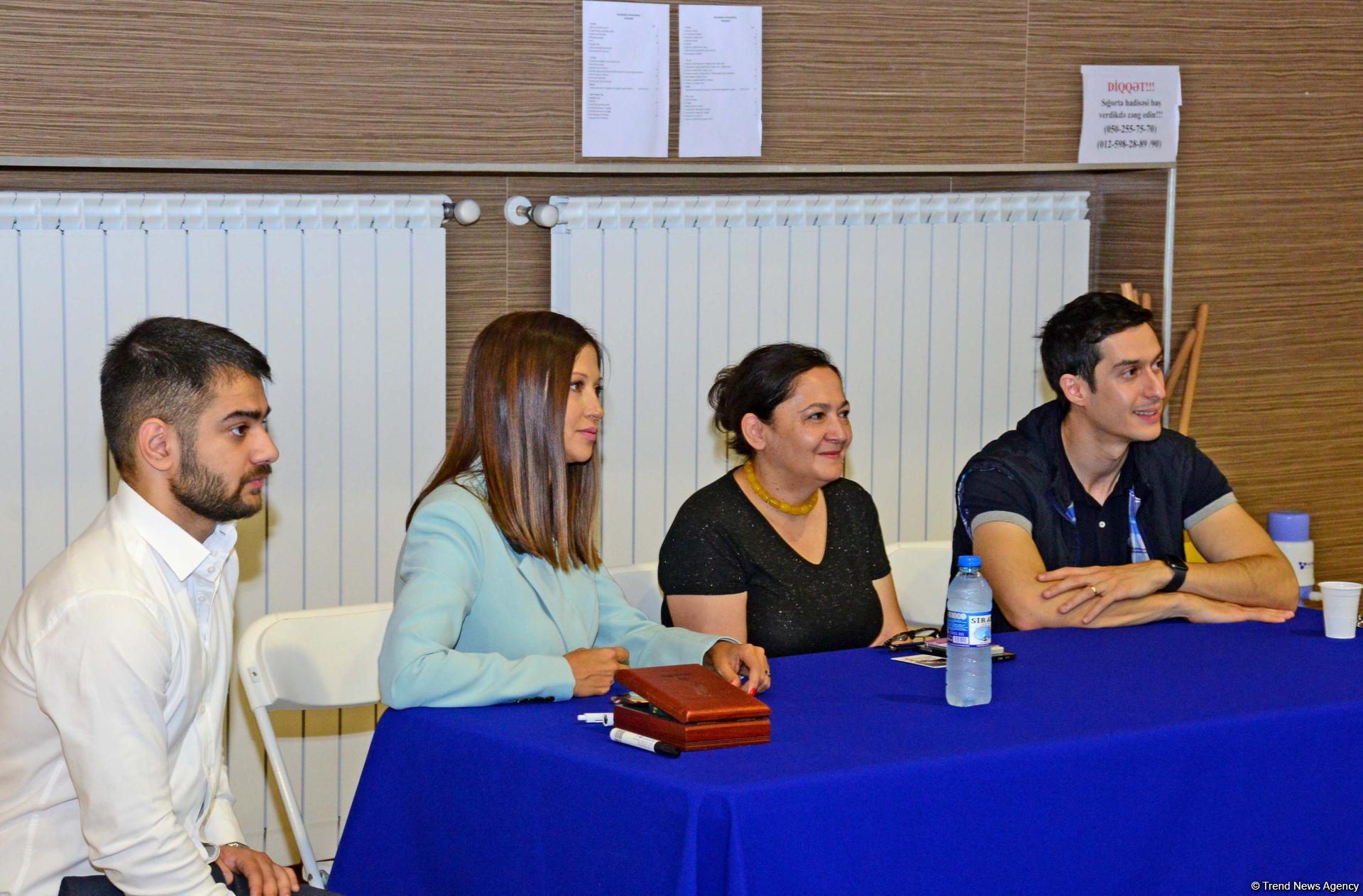 World champion gymnast meets children with disabilities in Baku (PHOTO)