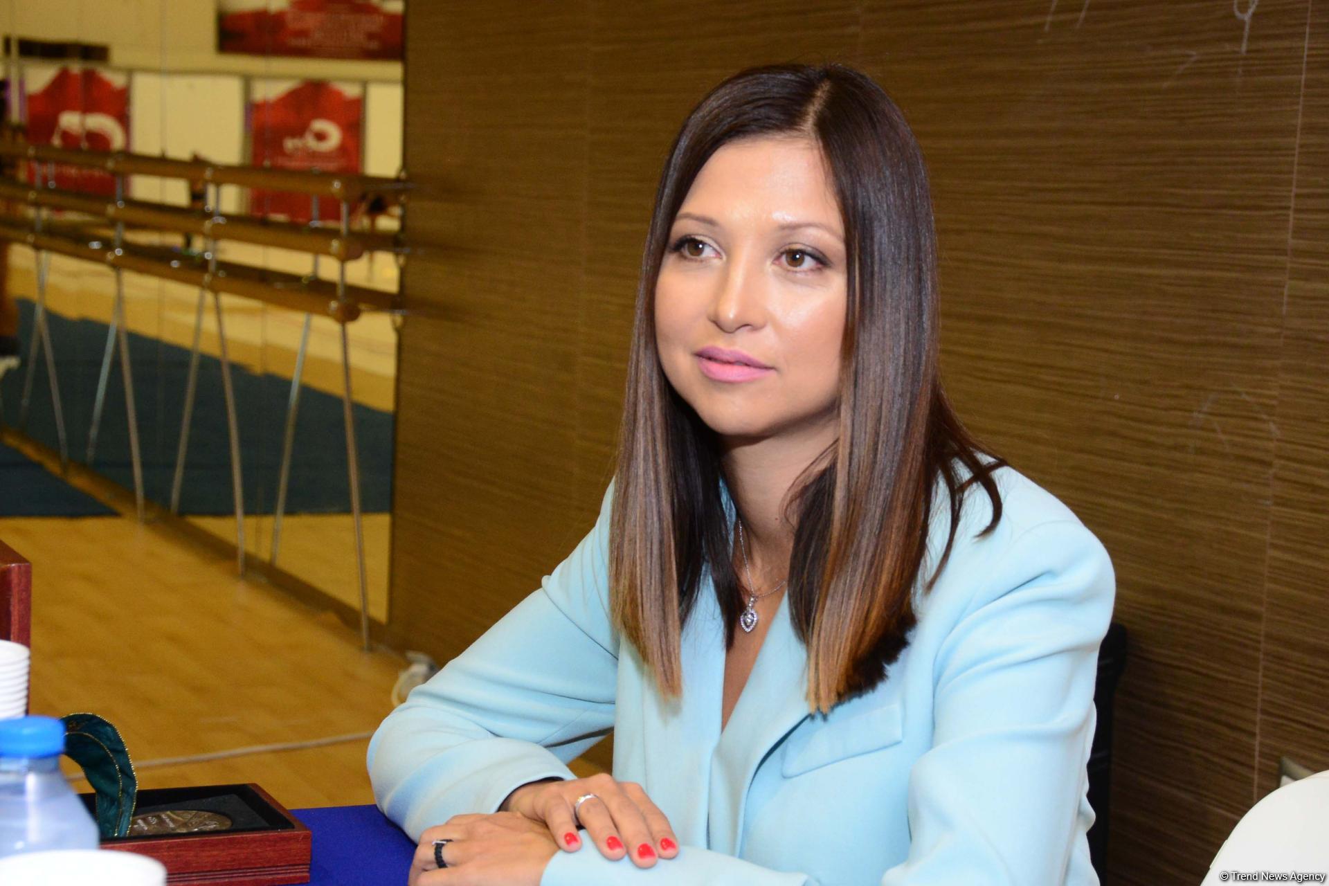 World champion gymnast meets children with disabilities in Baku (PHOTO)