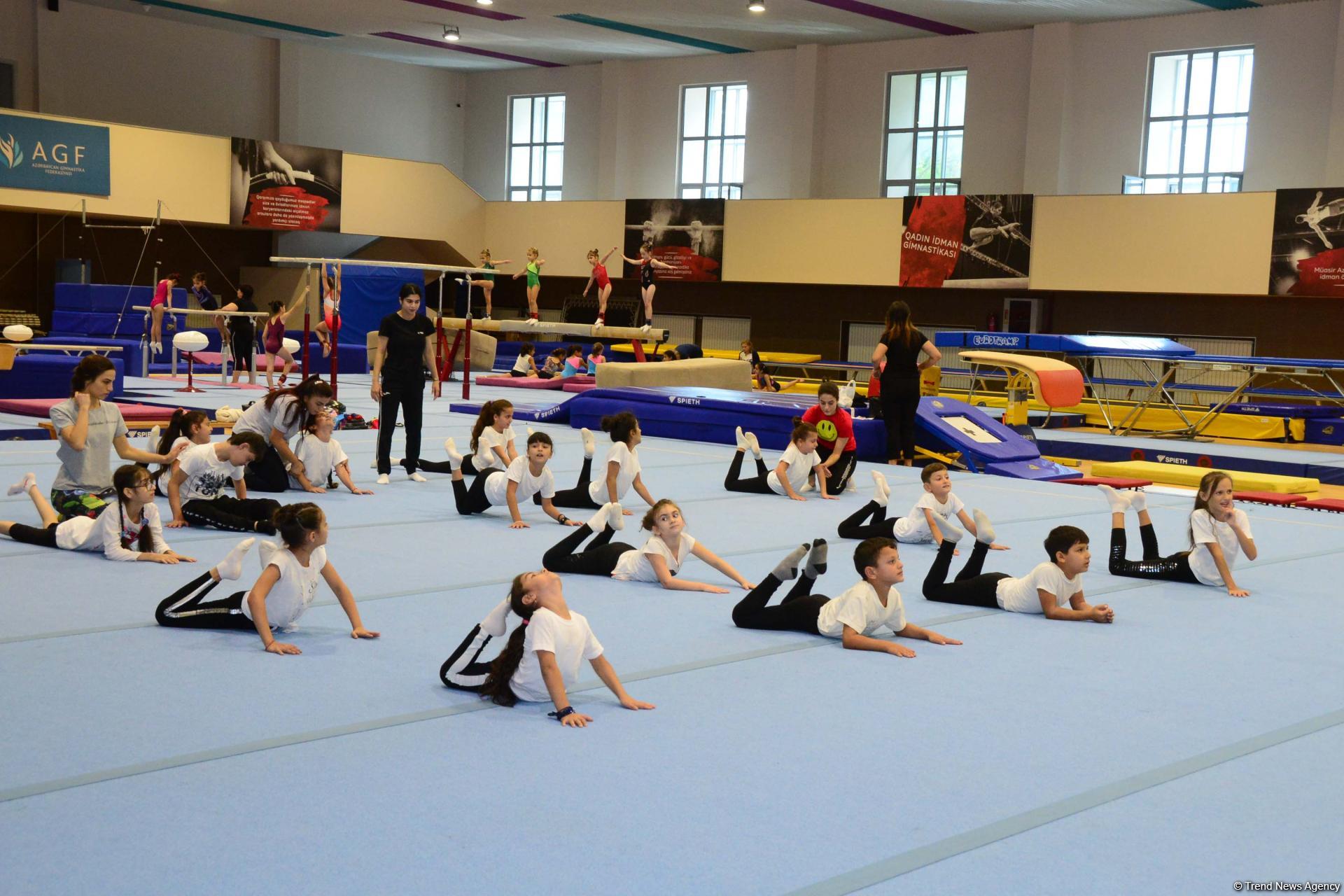 World champion gymnast meets children with disabilities in Baku (PHOTO)