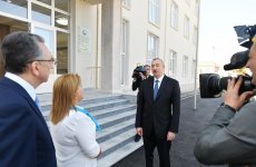 Azerbaijani president views conditions at newly-reconstructed school in Baku's Surakhani (PHOTO)