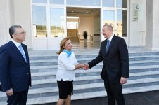 Azerbaijani president views conditions at newly-reconstructed school in Baku's Surakhani (PHOTO)