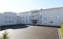 Azerbaijani president views conditions at newly-reconstructed school in Baku's Surakhani (PHOTO)