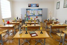 Azerbaijani president views conditions at newly-reconstructed school in Baku's Surakhani (PHOTO)