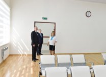 Azerbaijani president views conditions at newly-reconstructed school in Baku's Surakhani (PHOTO)