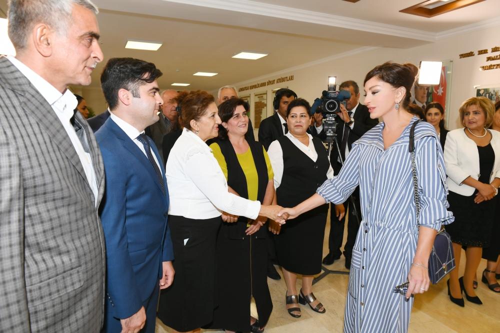 First VP Mehriban Aliyeva views conditions created at newly-renovated school No 113 in Kurdakhani (PHOTO) (UPDATE)