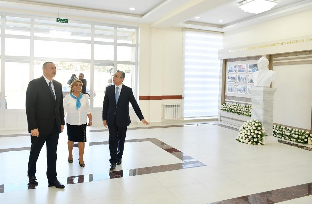 Azerbaijani president views conditions at newly-reconstructed school in Baku's Surakhani (PHOTO)