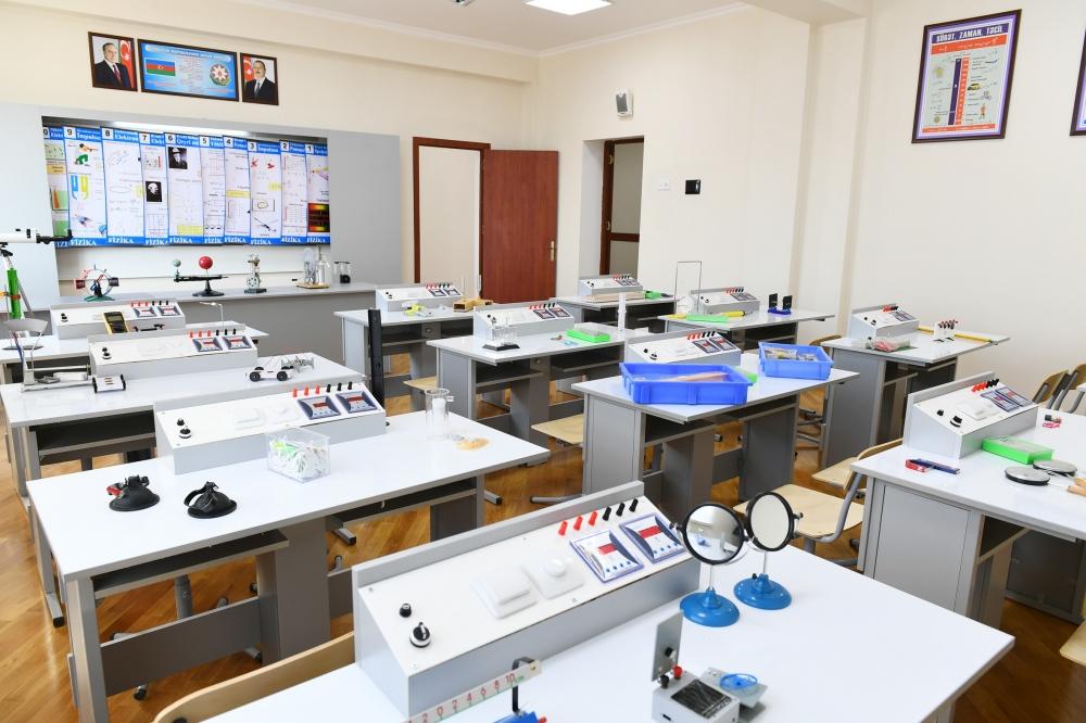 Azerbaijani president views conditions at newly-reconstructed school in Baku's Surakhani (PHOTO)